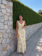 Sleeveless fitted dress with floral print, low neckline, open back and straps.