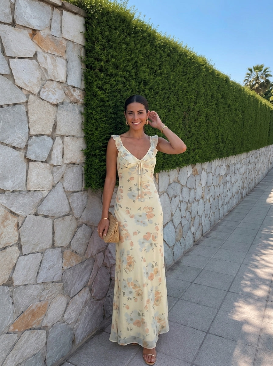 Sleeveless fitted dress with floral print, low neckline, open back and straps.